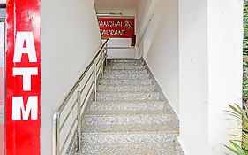 Lakhi Guest House 3*